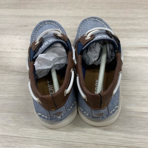 HP NEW SPERRY BOYS CHAMBRAY SLIP ON BOAT SHOES - Picture 3 of 5